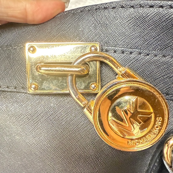 Michael Kors Hamilton Large Black Tote With Lock and Key - Picture 8 of 16